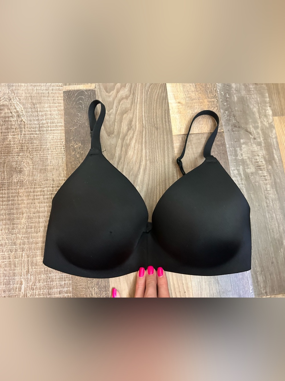 Victoria's Secret pink 32DD wireless bra